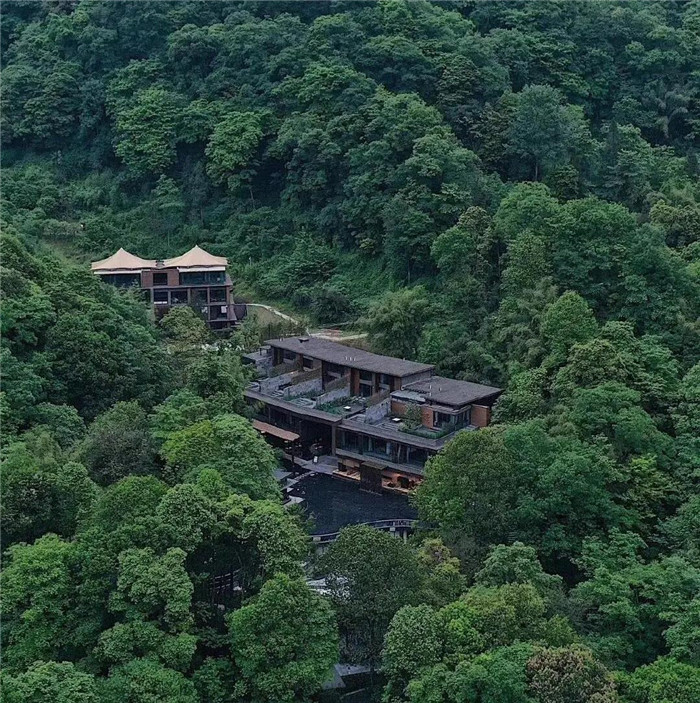 泡湯時(shí)代   國(guó)內(nèi)新開(kāi)溫泉度假酒店設(shè)計(jì)大盤(pán)點(diǎn)