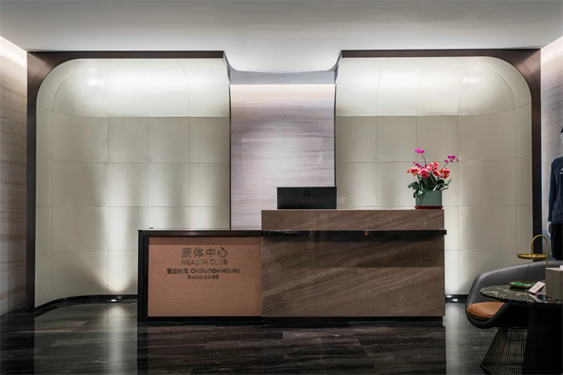 現(xiàn)代商務休閑度假   濟南潤華皇冠假日酒店設計